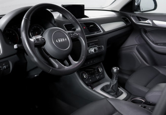 Подержанный автомобиль Audi Q3 2015 года (14 фото)