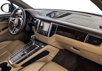 Подержанный автомобиль Porsche Macan 2015 года (13 фото)