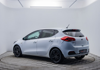 Подержанный автомобиль Kia Ceed Hatchback 2014 года (7 фото)