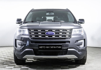 Подержанный автомобиль Ford Explorer 2016 года (2 фото)