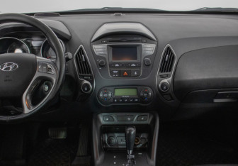 Подержанный автомобиль Hyundai ix35 2015 года (14 фото)