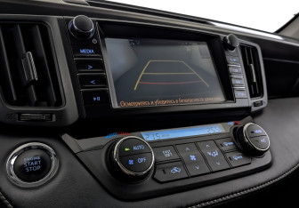 Подержанный автомобиль Toyota RAV4 2017 года (26 фото)