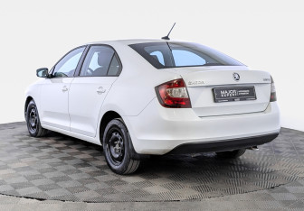 Подержанный автомобиль Skoda Rapid Liftback 2019 года (7 фото)