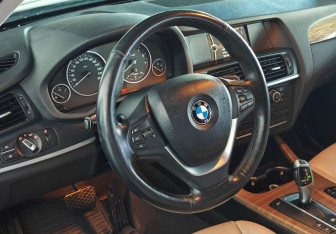 Подержанный автомобиль BMW X3 2011 года (12 фото)