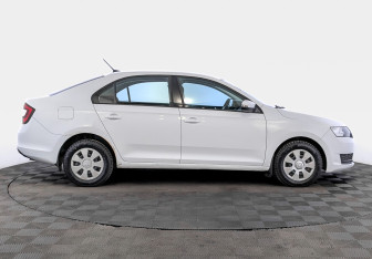 Подержанный автомобиль Skoda Rapid Liftback 2019 года (4 фото)