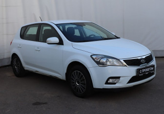 Подержанный автомобиль Kia Ceed Hatchback 2011 года (3 фото)
