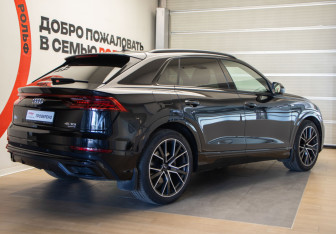 Подержанный автомобиль Audi Q8 2019 года (4 фото)