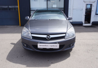 Подержанный автомобиль Opel Astra Hatchback 2010 года (2 фото)