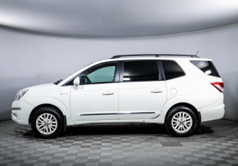 Подержанный автомобиль SsangYong Korando Turismo 2013 года (8 фото)