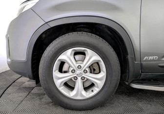 Подержанный автомобиль Kia Sorento 2013 года (18 фото)