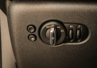 Подержанный автомобиль MINI Hatch 2021 года (8 фото)