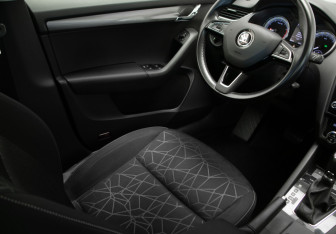 Подержанный автомобиль Skoda Octavia Liftback 2019 года (18 фото)