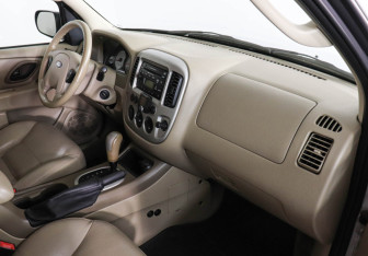 Подержанный автомобиль Ford Maverick 2005 года (10 фото)