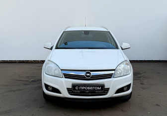 Подержанный автомобиль Opel Astra Wagon 2014 года (2 фото)