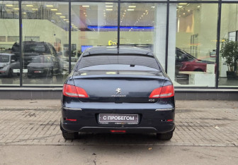 Подержанный автомобиль Peugeot 408 2012 года (7 фото)