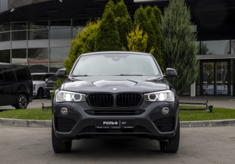 Подержанный автомобиль BMW X4 2017 года (2 фото)