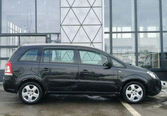 Подержанный автомобиль Opel Zafira Compactvan 2012 года (4 фото)