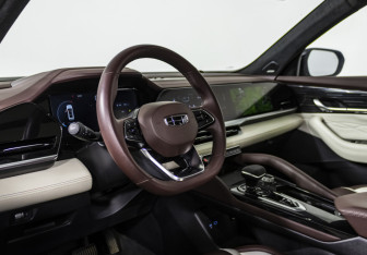 Подержанный автомобиль Geely Monjaro 2023 года (9 фото)