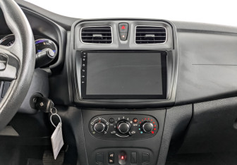 Подержанный автомобиль Renault Sandero 2016 года (17 фото)