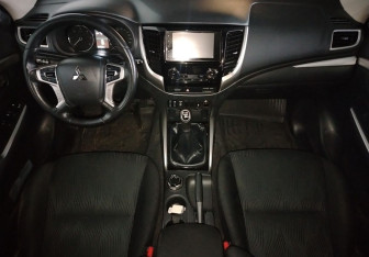 Подержанный автомобиль Mitsubishi Pajero Sport 2018 года (11 фото)