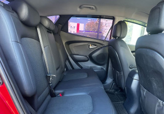 Подержанный автомобиль Hyundai ix35 2010 года (11 фото)