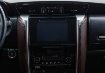 Подержанный автомобиль Toyota Fortuner 2018 года (15 фото)