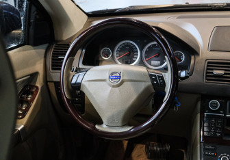 Подержанный автомобиль Volvo XC90 2014 года (13 фото)