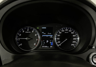 Подержанный автомобиль Mitsubishi Outlander 2019 года (11 фото)