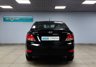 Подержанный автомобиль Hyundai Solaris Sedan 2012 года (6 фото)