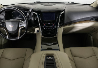 Подержанный автомобиль Cadillac Escalade Suv 2018 года (11 фото)