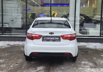 Подержанный автомобиль Kia Rio Sedan 2012 года (7 фото)