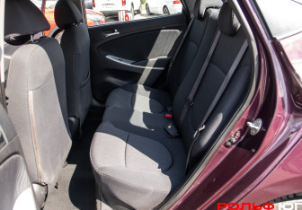 Подержанный автомобиль Hyundai Solaris Sedan 2013 года (8 фото)