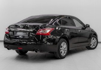 Подержанный автомобиль Nissan Teana 2014 года (5 фото)