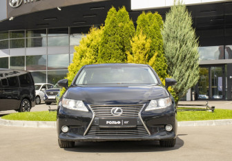 Подержанный автомобиль Lexus ES 2013 года (2 фото)