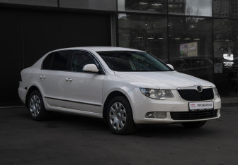 Подержанный автомобиль Skoda Superb Liftback 2013 года (3 фото)
