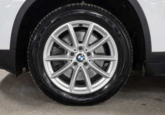 Подержанный автомобиль BMW X1 2018 года (27 фото)