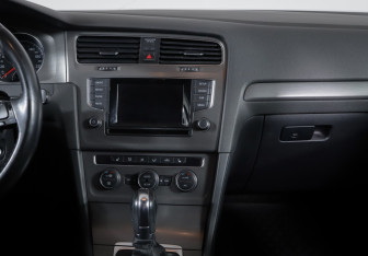 Подержанный автомобиль Volkswagen Golf Hatchback 2013 года (13 фото)