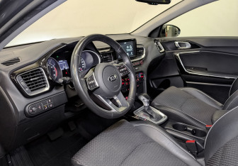 Подержанный автомобиль Kia Ceed Wagon 2019 года (16 фото)