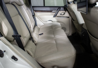 Подержанный автомобиль Mitsubishi Pajero 2020 года (10 фото)