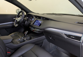 Подержанный автомобиль Cadillac XT4 2020 года (11 фото)