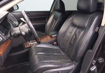 Подержанный автомобиль Nissan Teana 2010 года (10 фото)