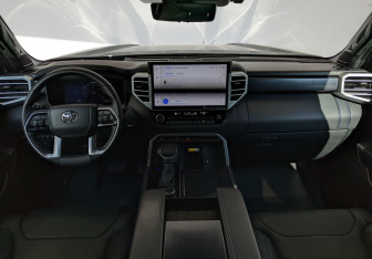 Подержанный автомобиль Toyota Sequoia 2023 года (12 фото)