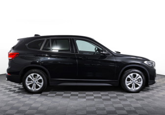 Подержанный автомобиль BMW X1 2020 года (4 фото)