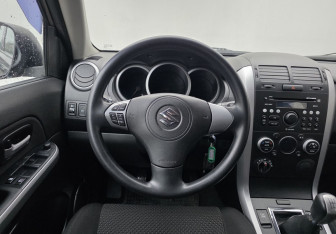 Подержанный автомобиль Suzuki Grand Vitara 2011 года (12 фото)