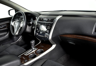 Подержанный автомобиль Nissan Teana 2014 года (8 фото)