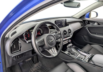 Подержанный автомобиль Kia Stinger 2021 года (16 фото)