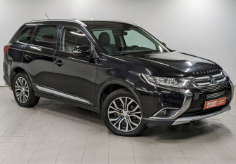Подержанный автомобиль Mitsubishi Outlander 2016 года (3 фото)