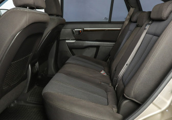 Подержанный автомобиль Hyundai Santa Fe 2010 года (11 фото)