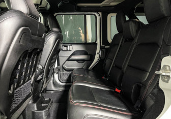 Подержанный автомобиль Jeep Wrangler 2018 года (10 фото)