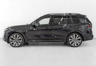 Новый BMW X7 2025 (3 фото)